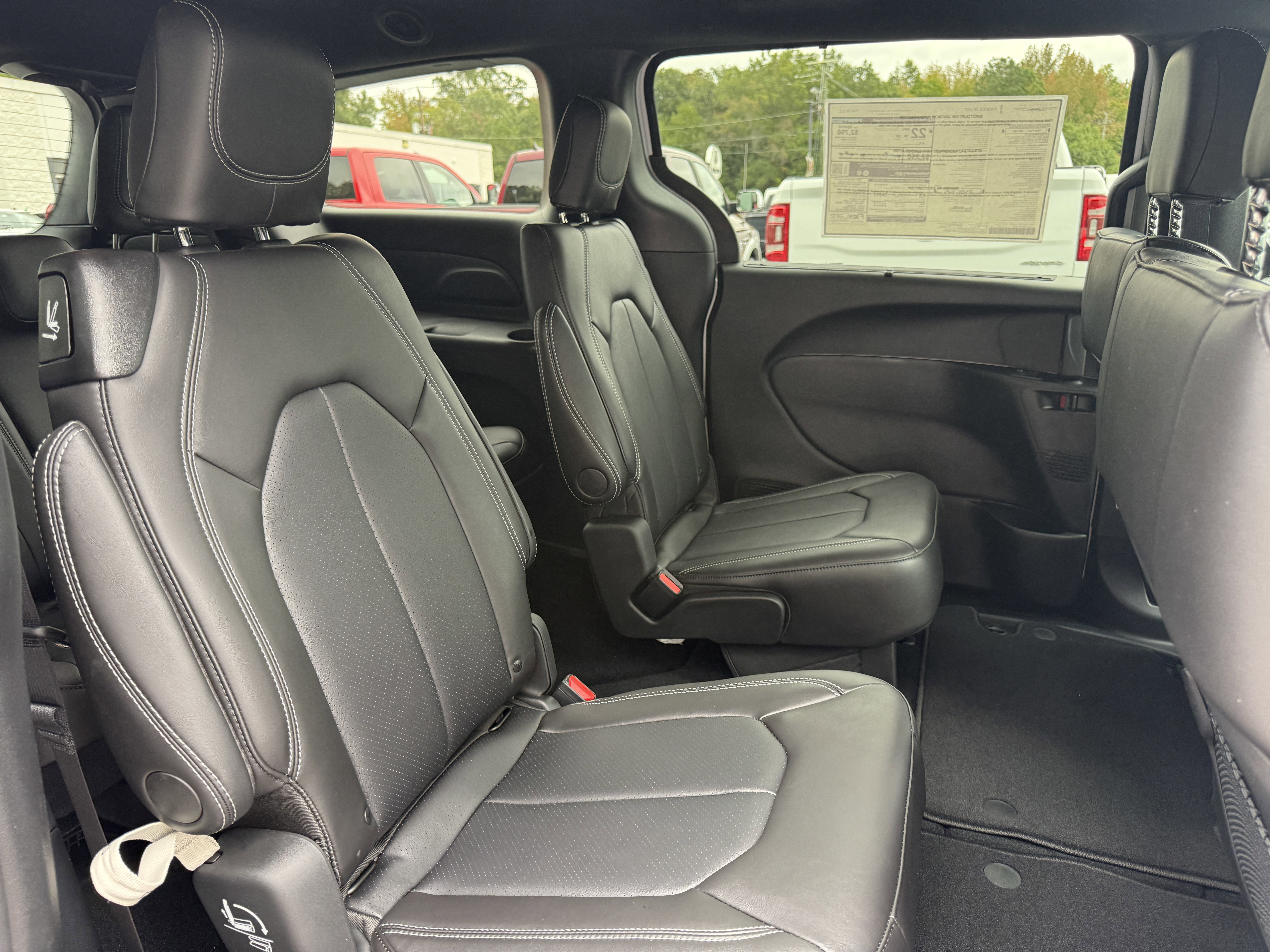 New 2026 Chrysler Pacifica Select image 16