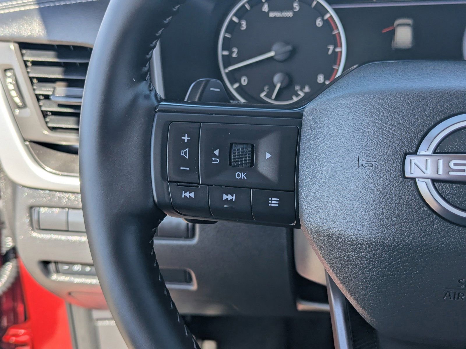 Certified 2026 Nissan Rogue SV FWD image 23