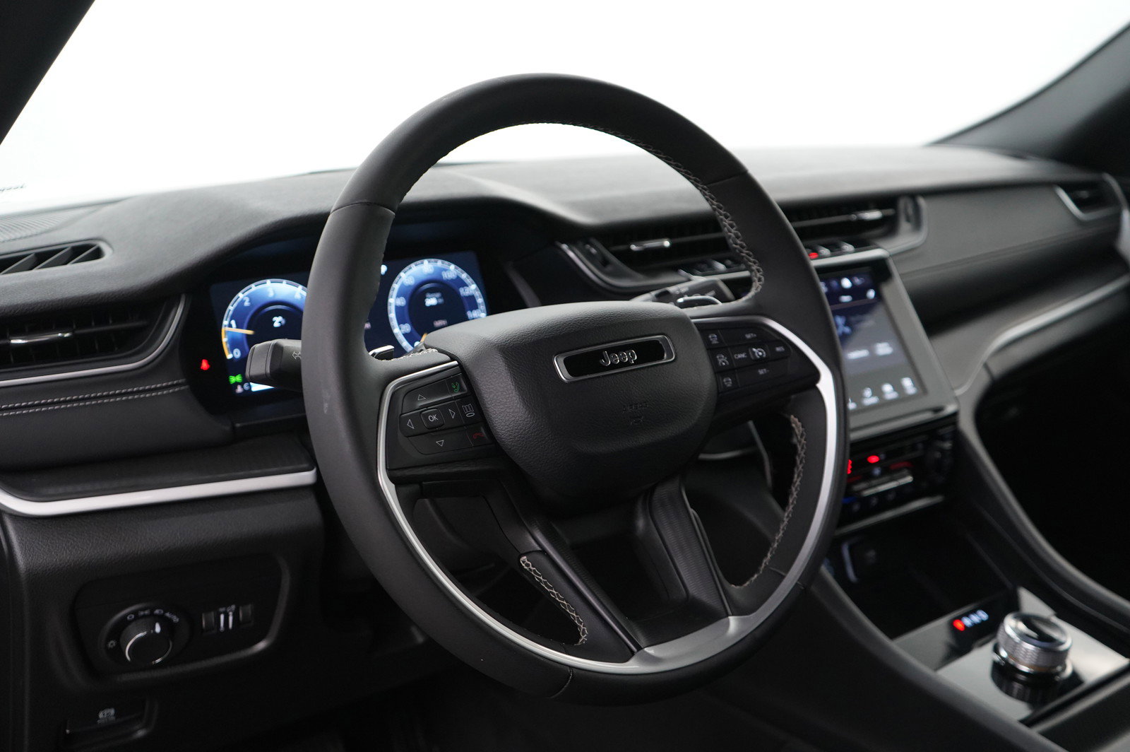 Used 2023 Jeep Grand Cherokee L Laredo image 22