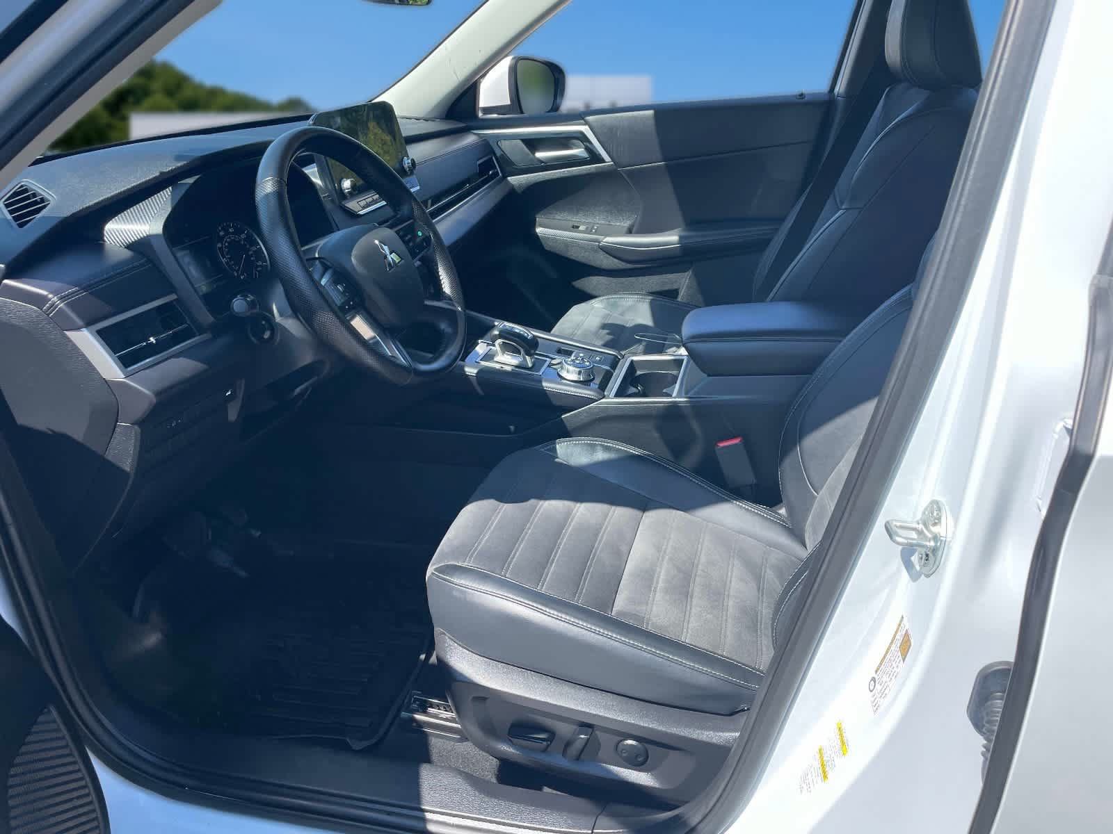 Used 2024 Mitsubishi Outlander SE AWD/4WD image 19