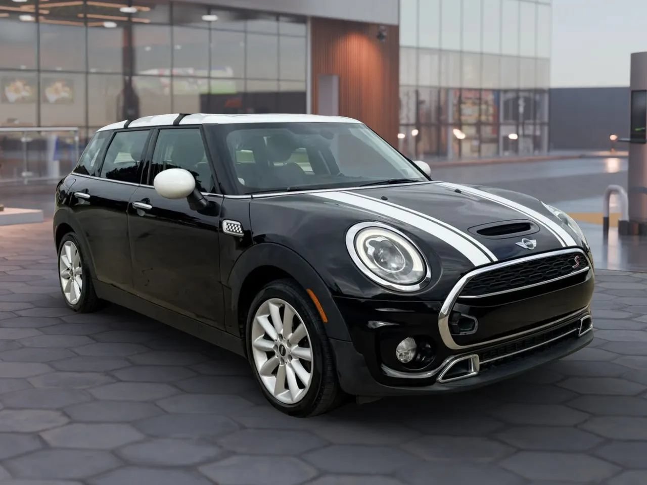 Used 2017 MINI Cooper Clubman S FWD image 1
