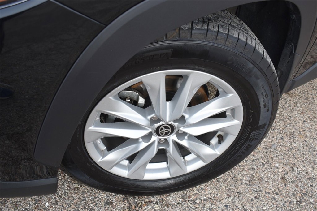 Used 2024 Toyota Corolla Cross LE w/ Moonroof Package image 16