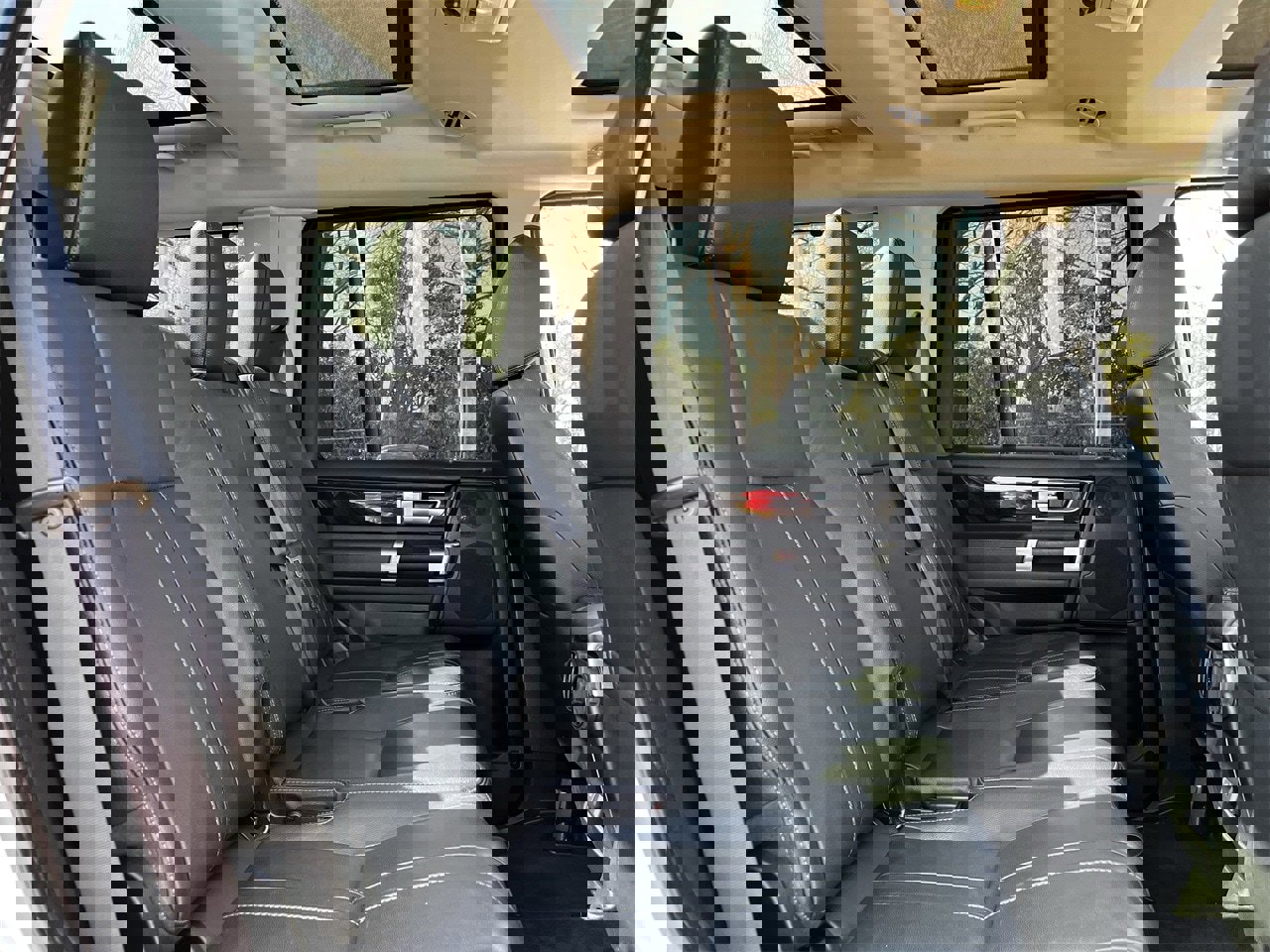 Used 2016 Land Rover LR4 HSE image 28