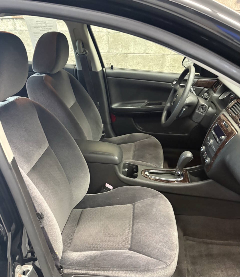 Used 2015 Chevrolet Impala LT w/ LT Sunroof Package FWD image 7