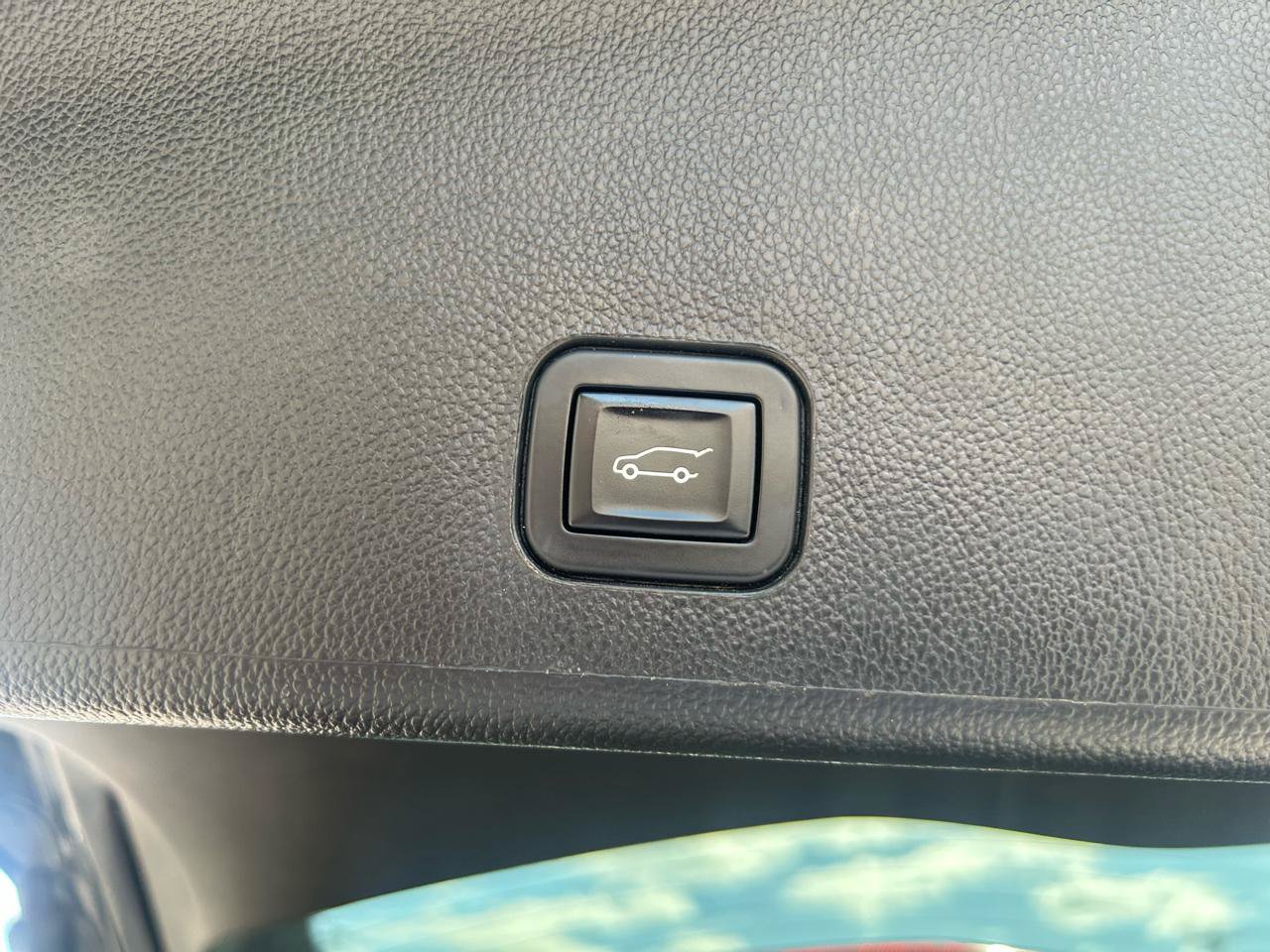 Used 2016 Cadillac SRX Luxury AWD/4WD image 36