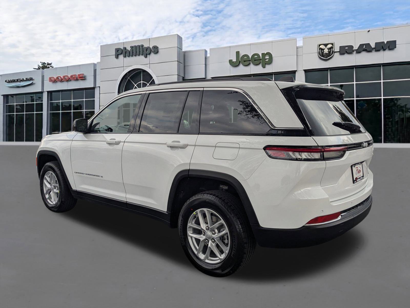 New 2026 Jeep Grand Cherokee Altitude 4x2 image 5