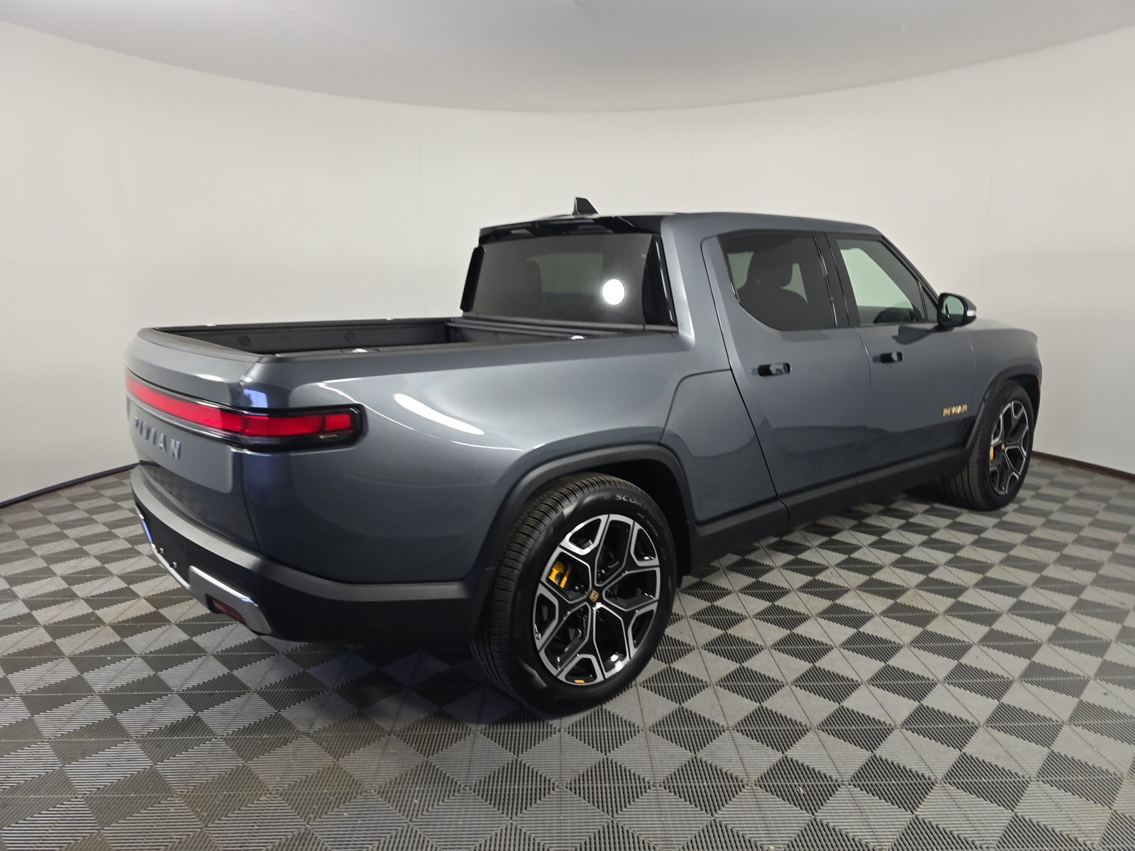 Used 2024 Rivian R1T Adventure AWD/4WD image 5