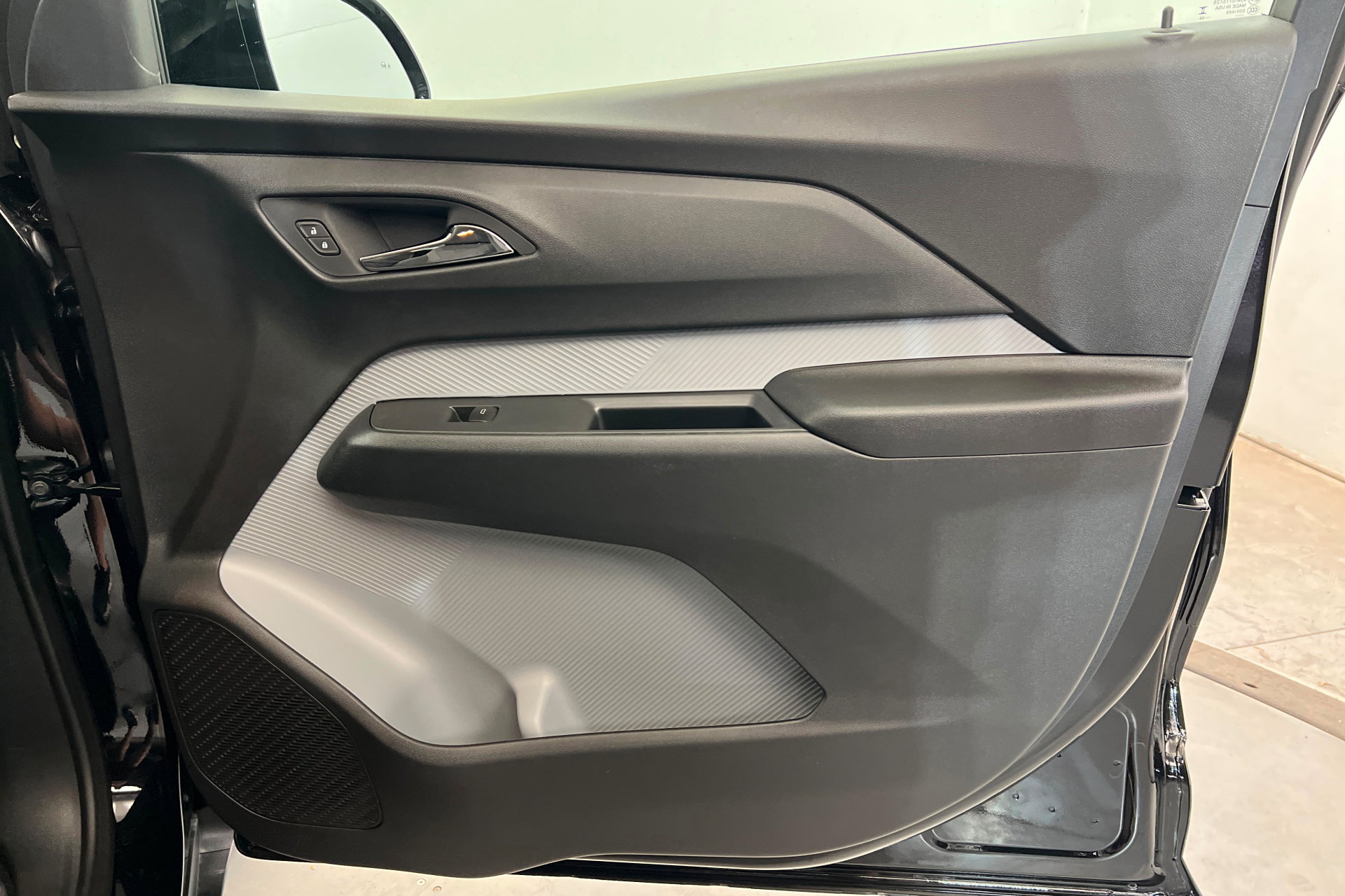 New 2027 Chevrolet Bolt LT w/ Comfort Package FWD image 24