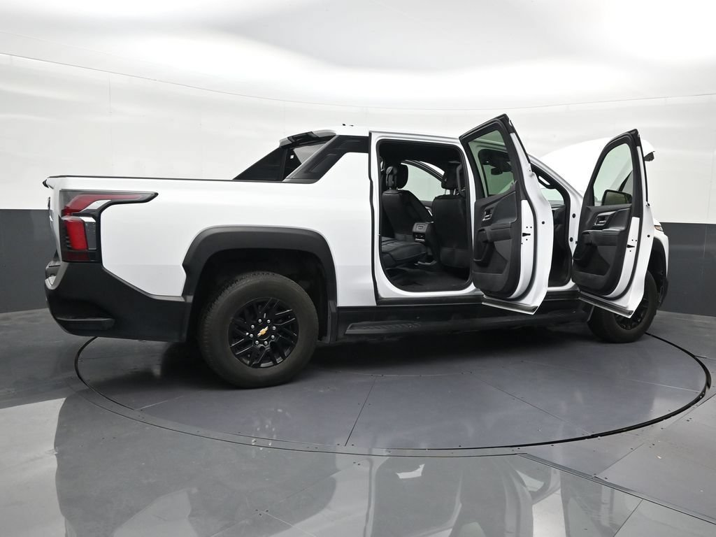 Used 2025 Chevrolet Silverado EV LT AWD/4WD image 32