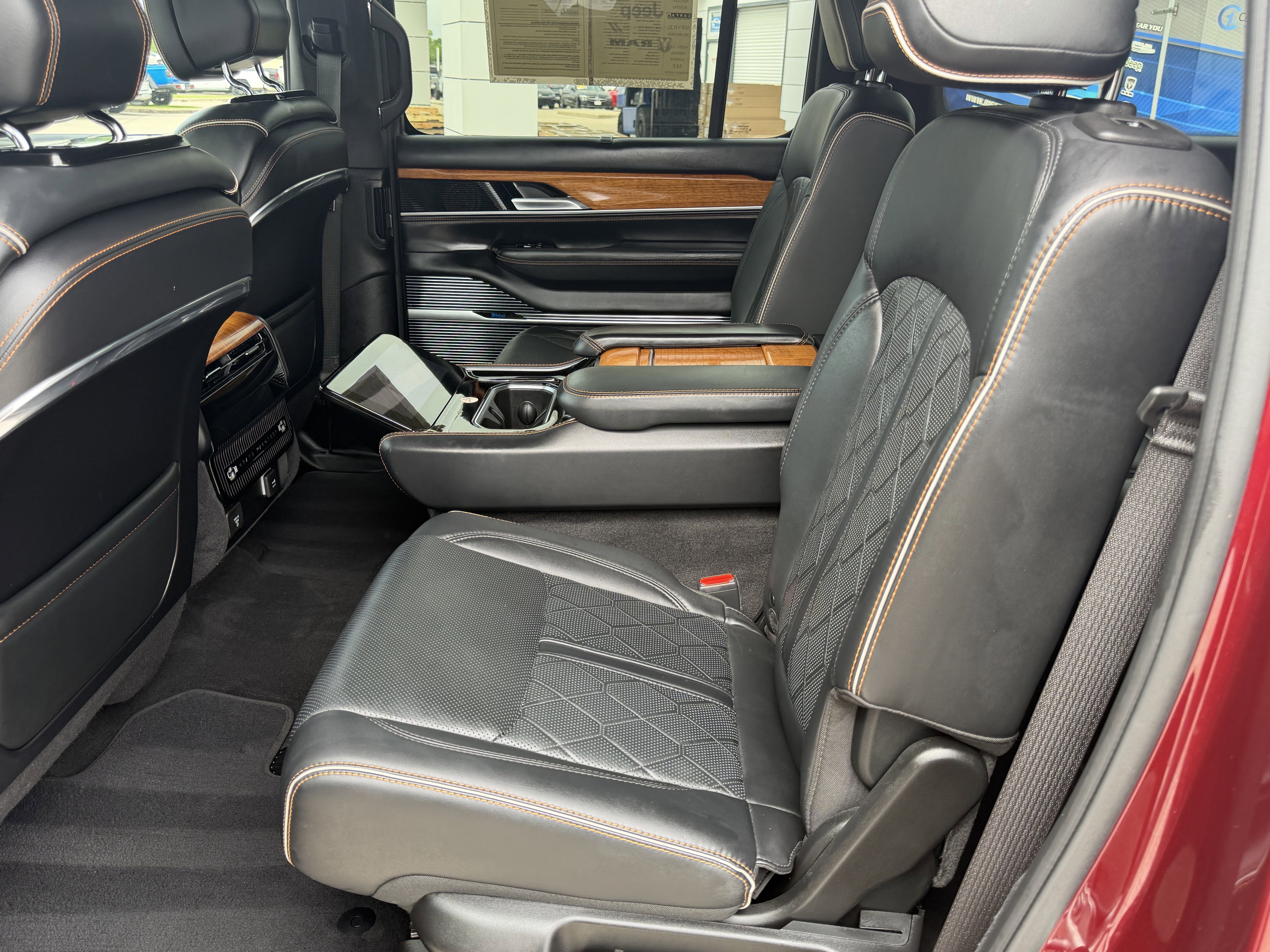 Used 2024 Jeep Grand Wagoneer L Series III AWD/4WD image 28