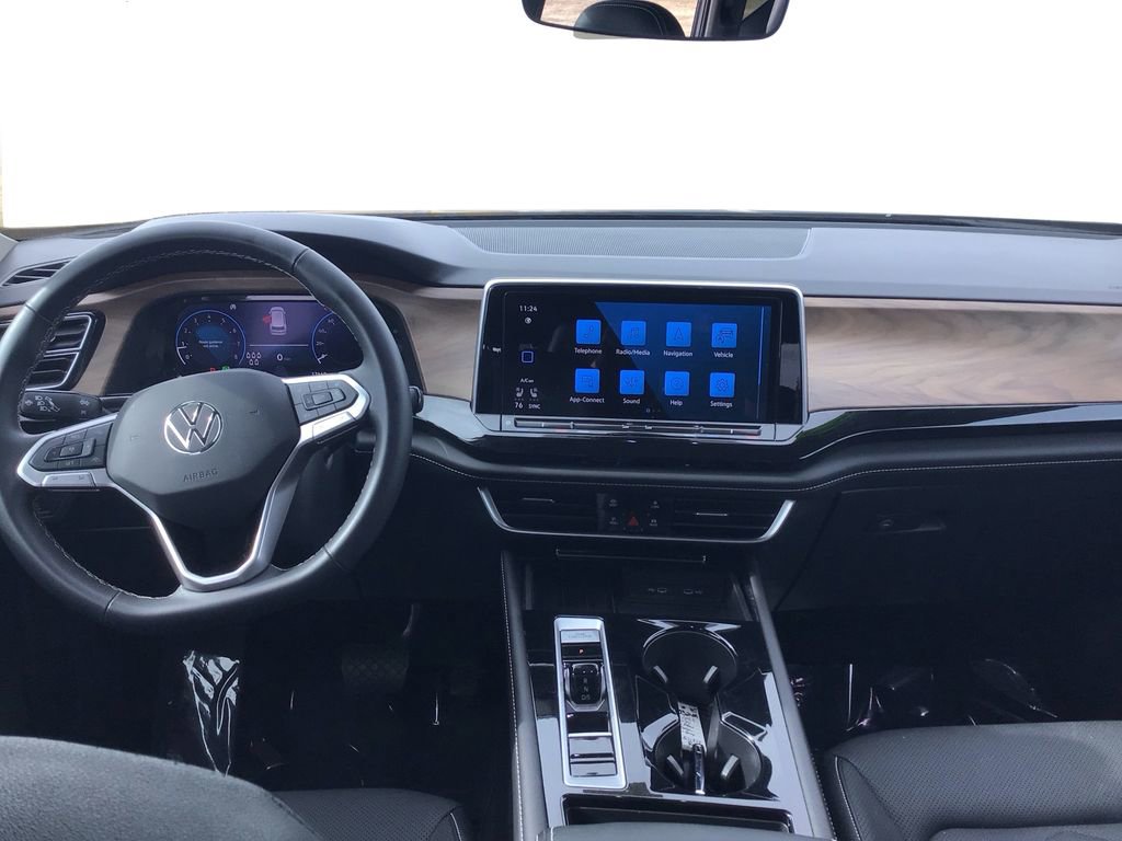 Used 2025 Volkswagen Atlas SE image 23