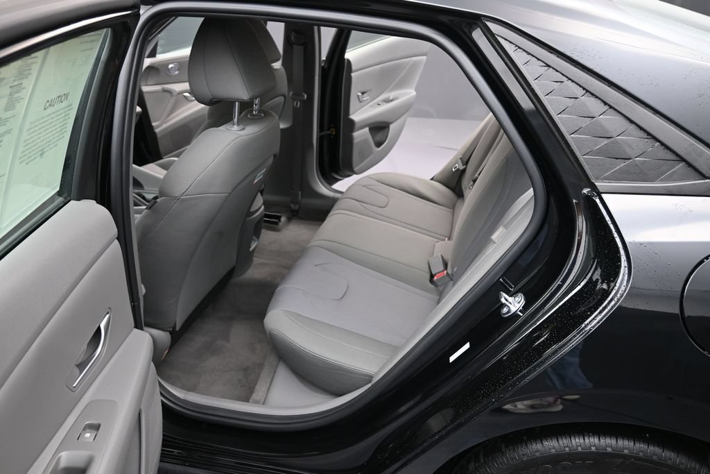 Certified 2026 Hyundai Elantra SE FWD image 10