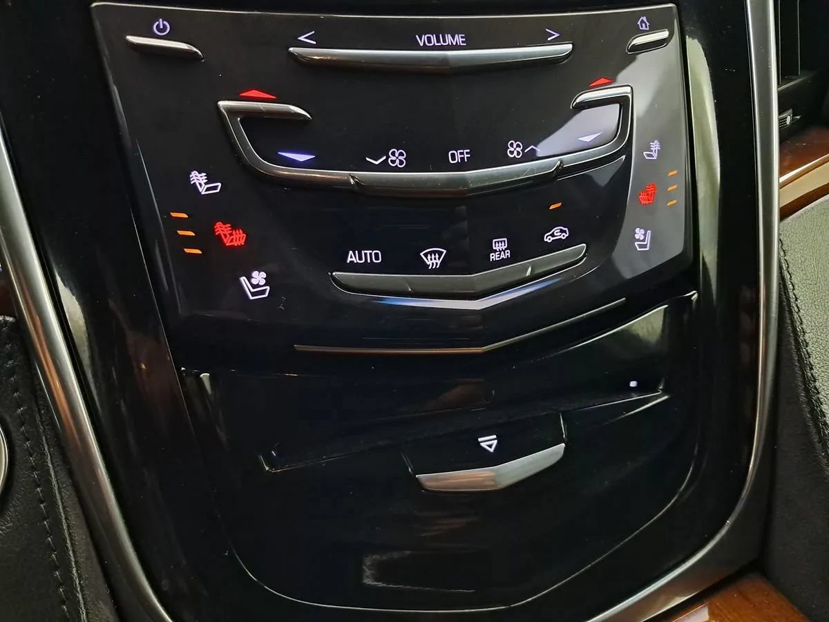 Used 2016 Cadillac Escalade 4WD image 18
