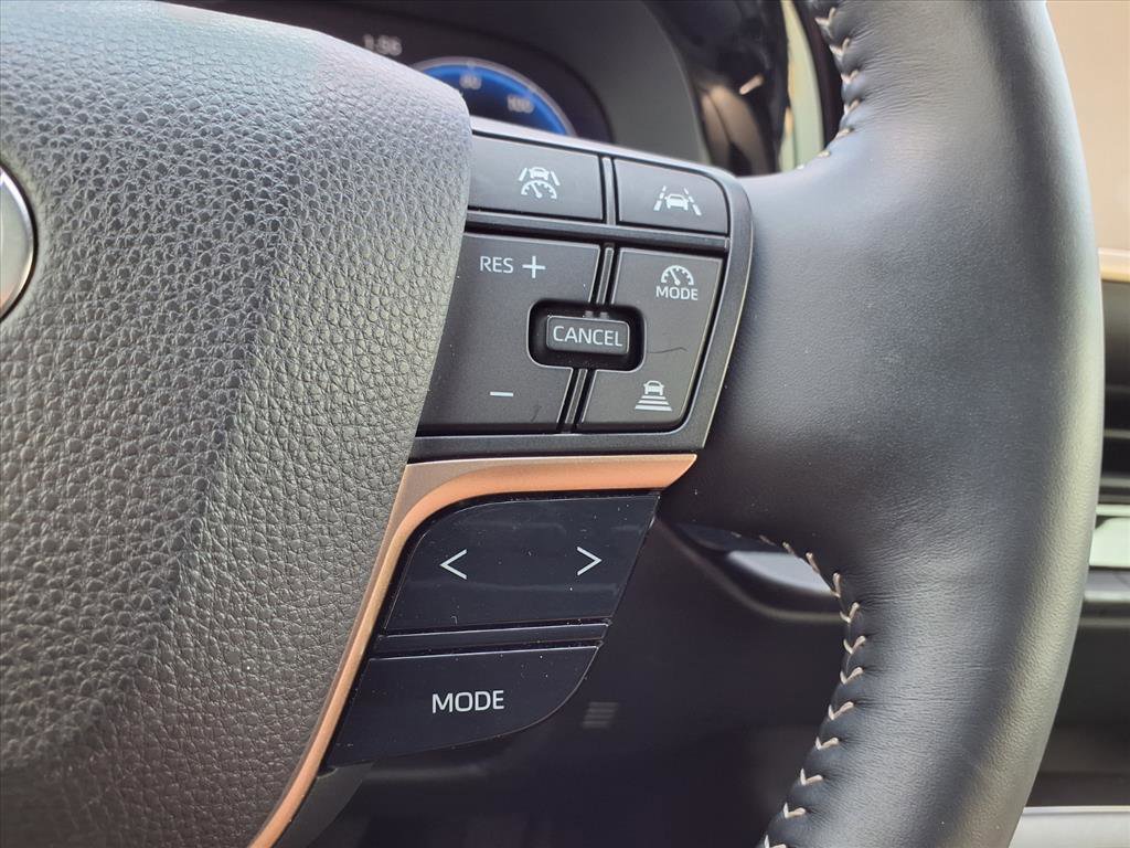 Used 2025 Toyota Crown Nightshade AWD/4WD image 17