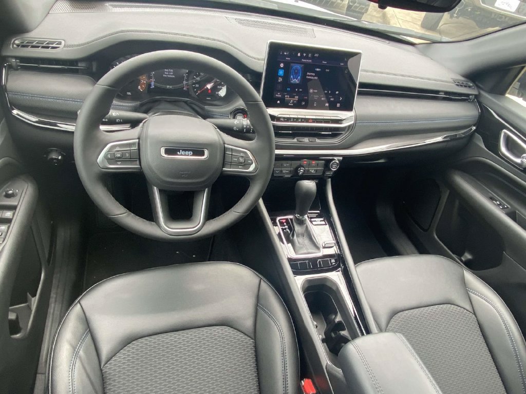 New 2026 Jeep Compass Latitude AWD/4WD image 10