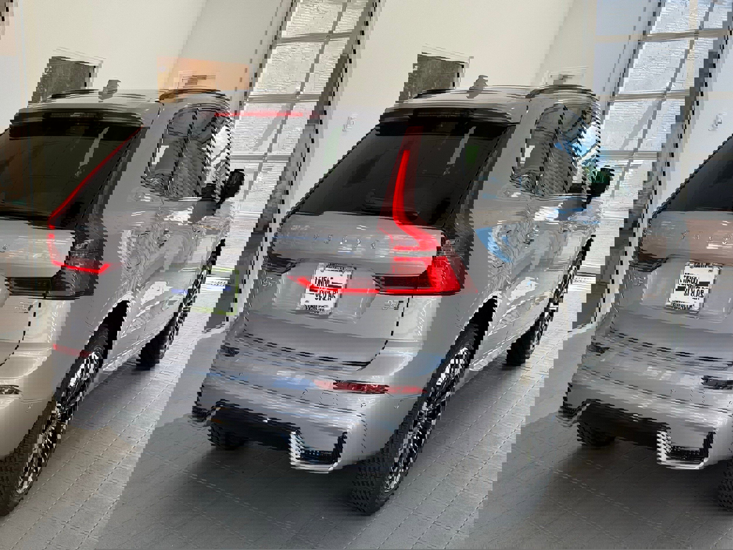 New 2026 Volvo XC60 B5 Plus w/ Protection Package Premier image 5