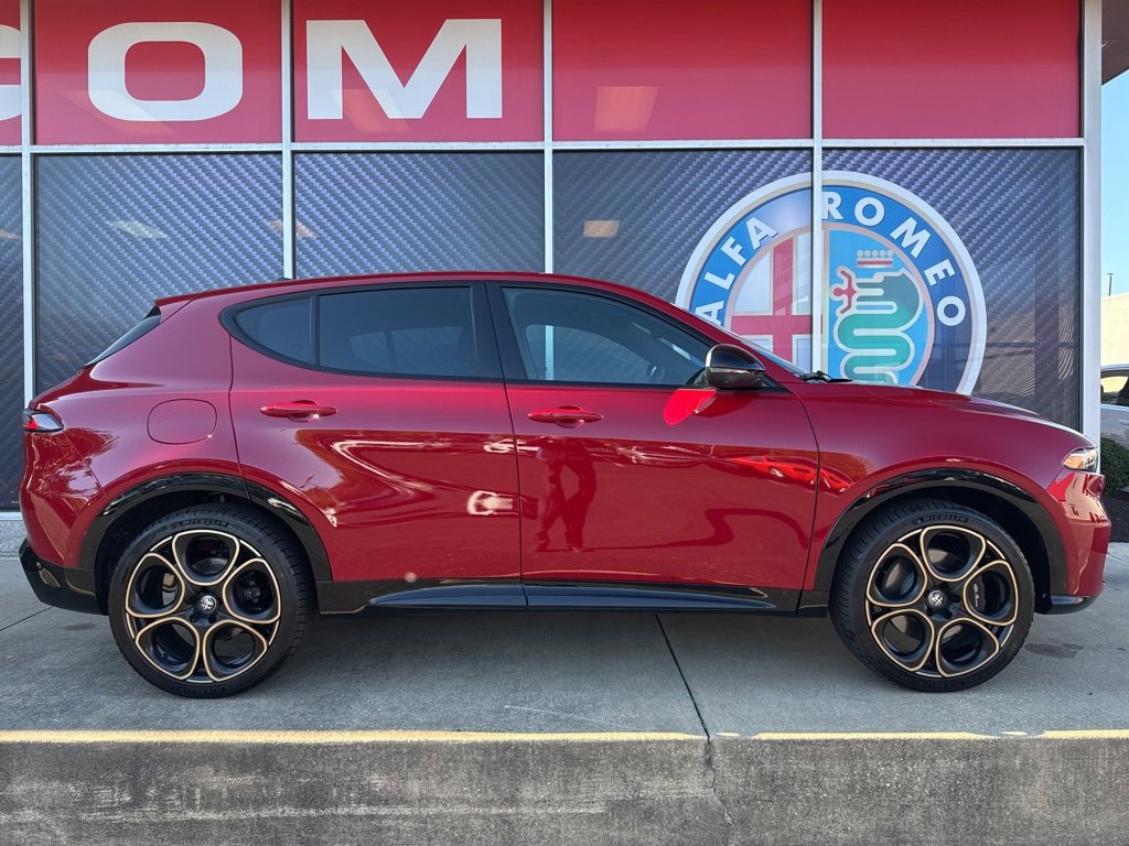 New 2025 Alfa Romeo Tonale Intensa image 2