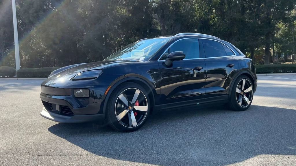 New 2025 Porsche Macan 4S Electric image 4