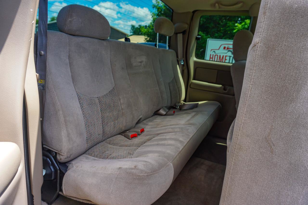 Used 2004 Chevrolet Silverado 2500 LS w/ Heavy-Duty Power Package AWD/4WD image 19
