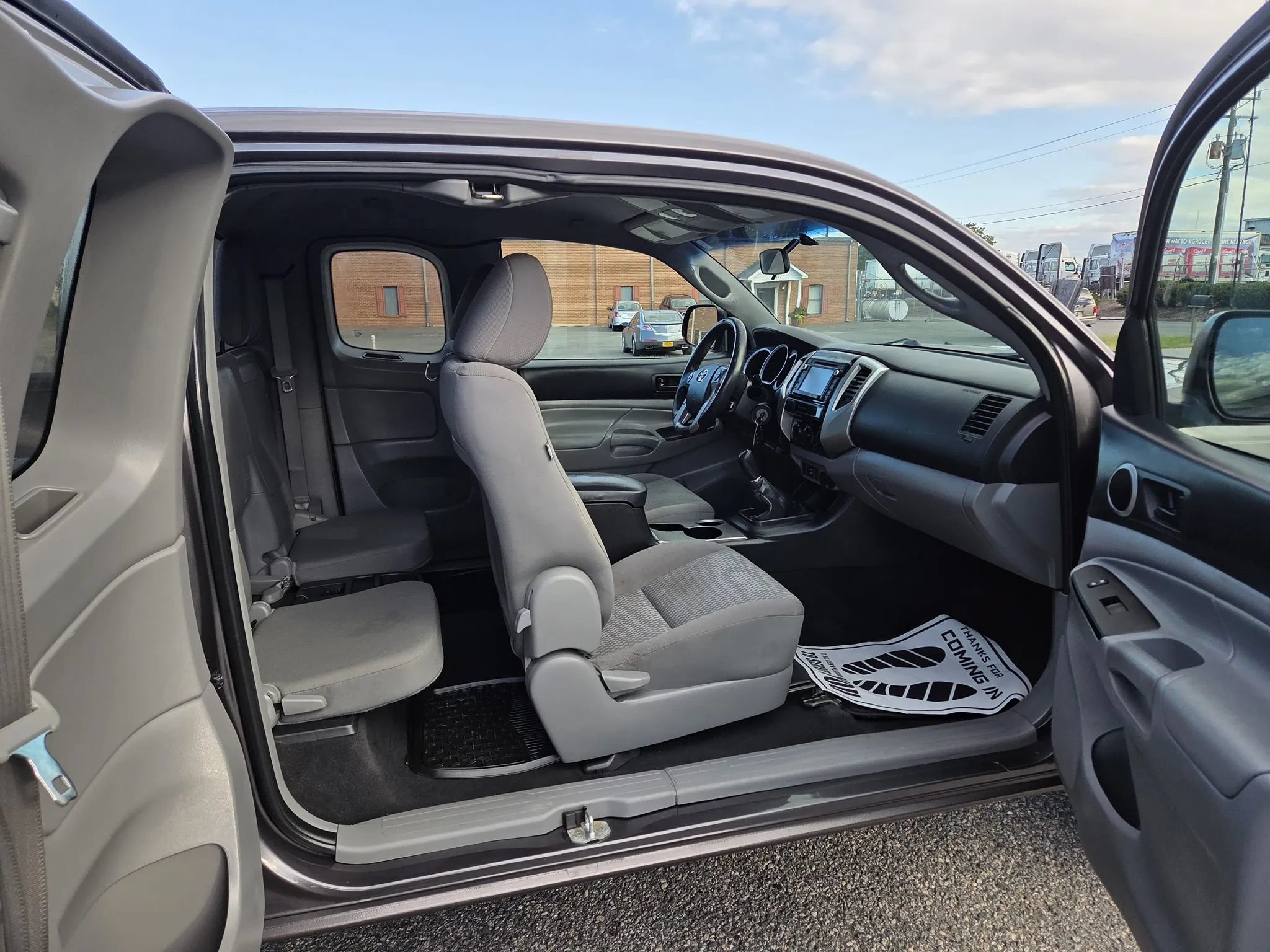 Used 2015 Toyota Tacoma 2WD Access Cab w/ SR5 Package image 16