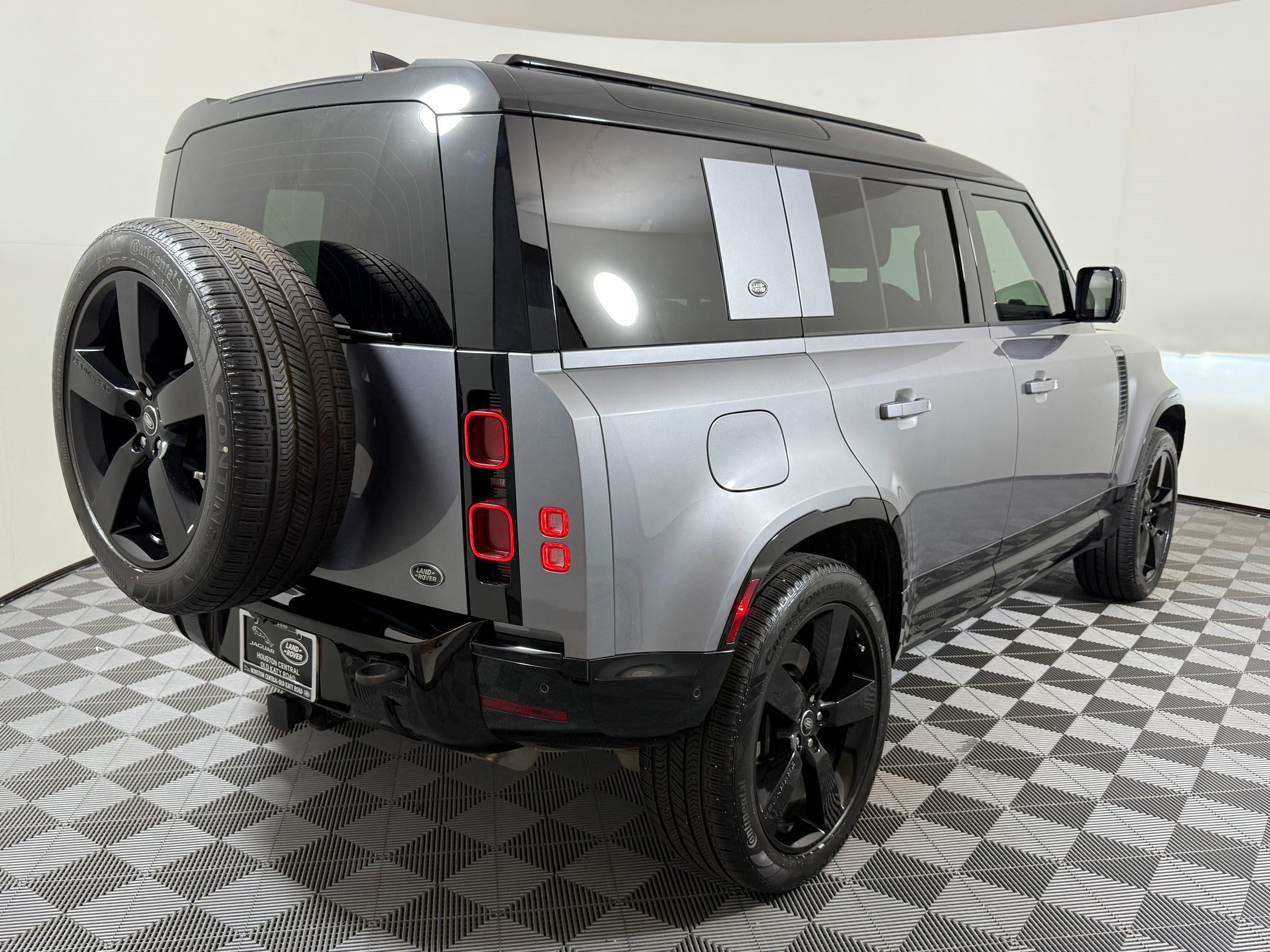 Used 2022 Land Rover Defender 110 X-Dynamic HSE AWD/4WD image 9