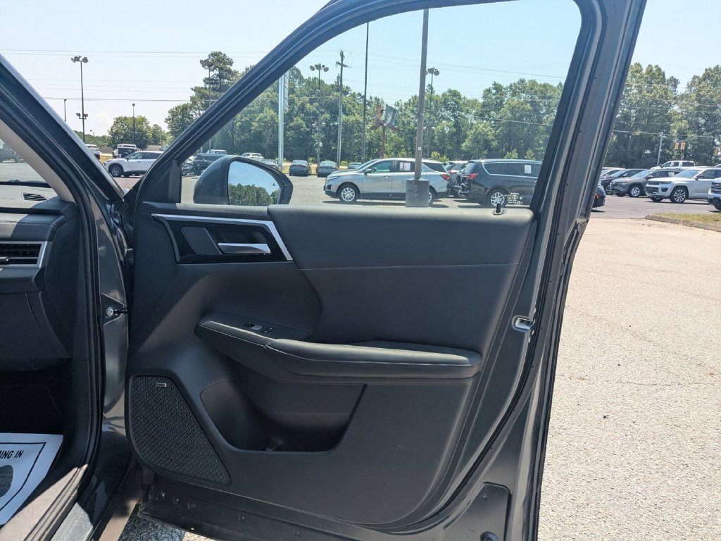 Used 2025 Mitsubishi Outlander SE FWD image 32