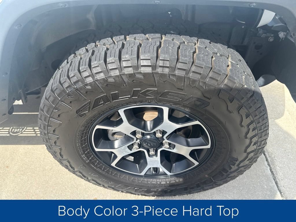 Used 2018 Jeep Wrangler Unlimited Sahara AWD/4WD image 7