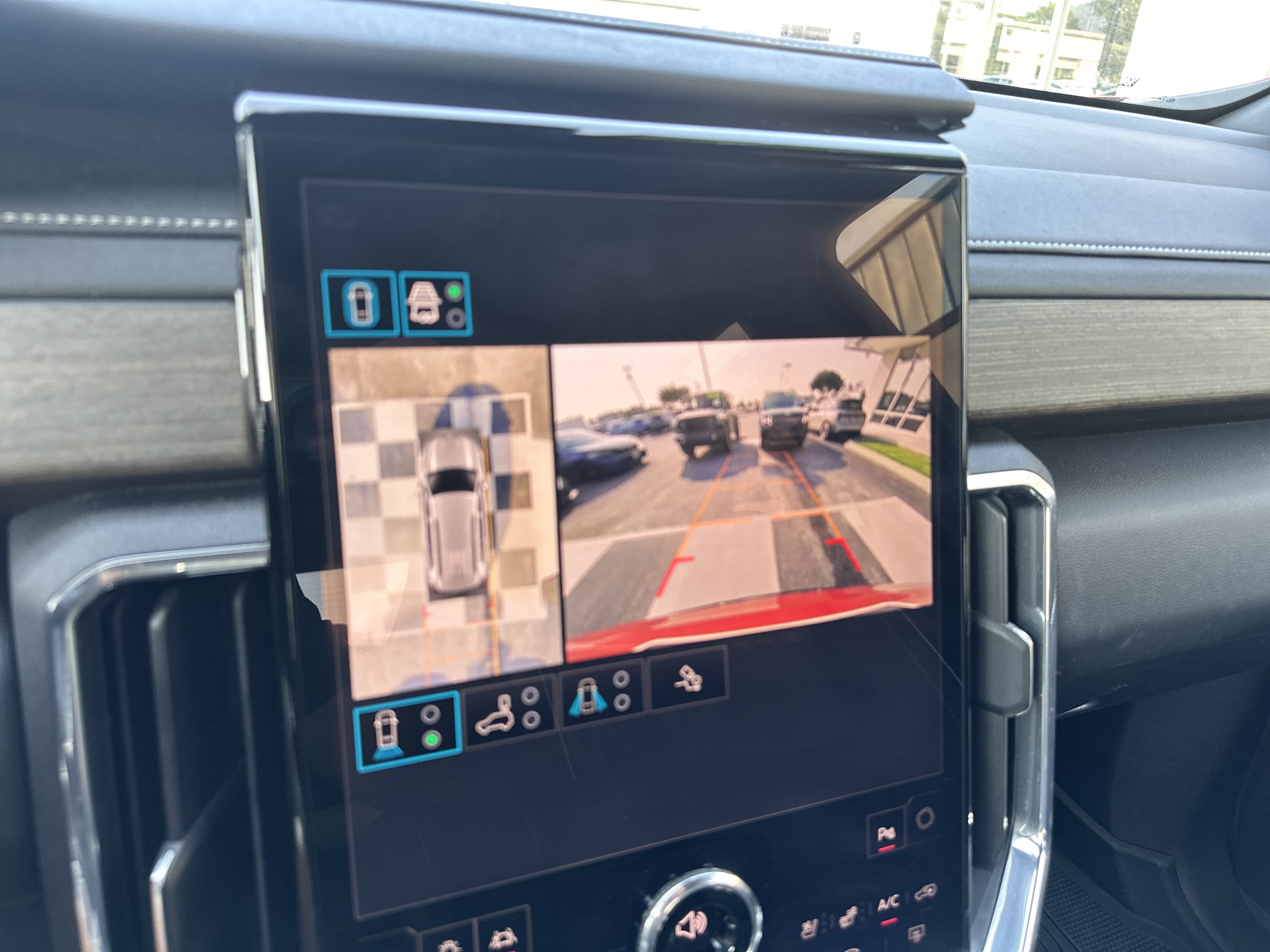 Used 2024 GMC Acadia Denali AWD/4WD image 18