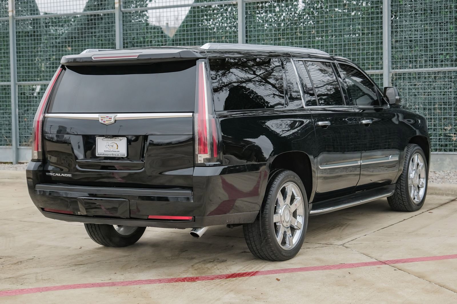Used 2017 Cadillac Escalade ESV Luxury AWD/4WD image 10