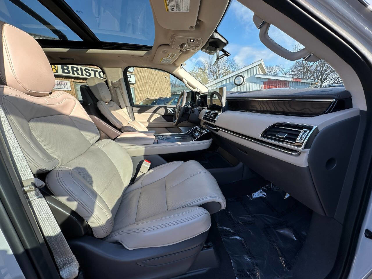Used 2023 Lincoln Navigator Reserve image 14