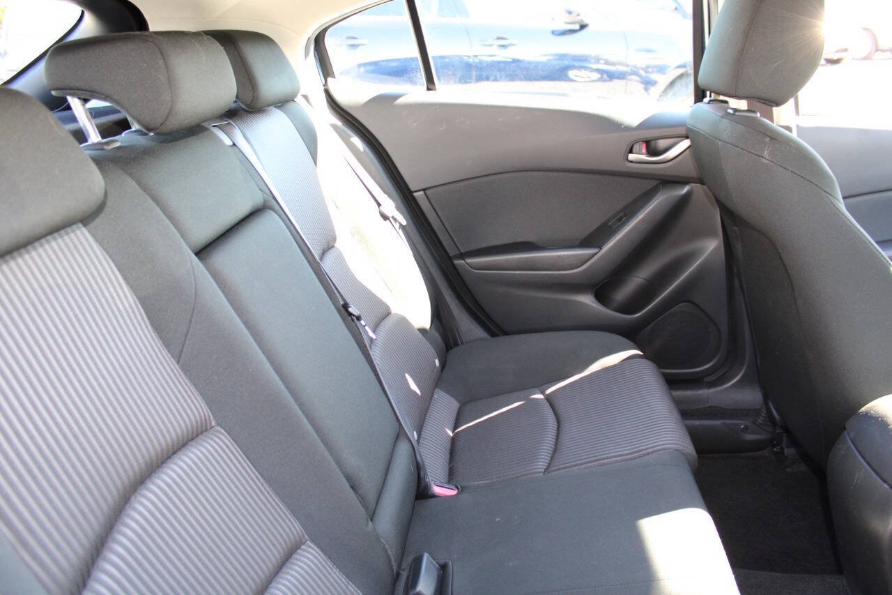 Used 2014 MAZDA MAZDA3 i Touring w/ Moonroof Package 1 FWD image 17