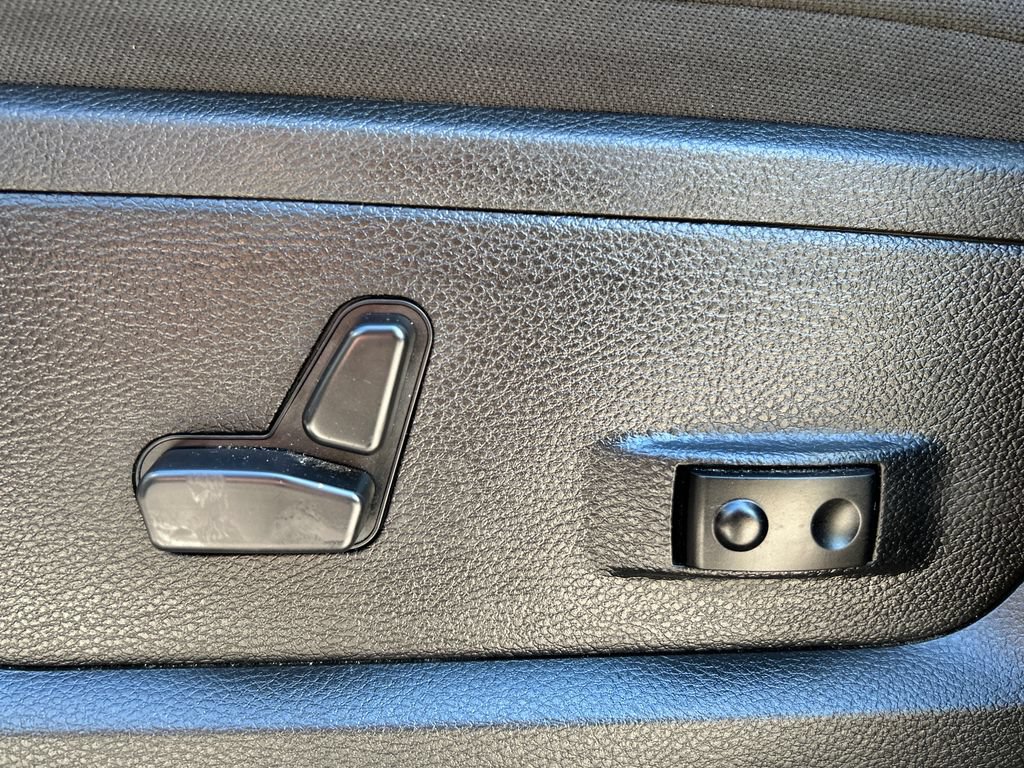 Used 2024 RAM 2500 Big Horn w/ Night Edition AWD/4WD image 13