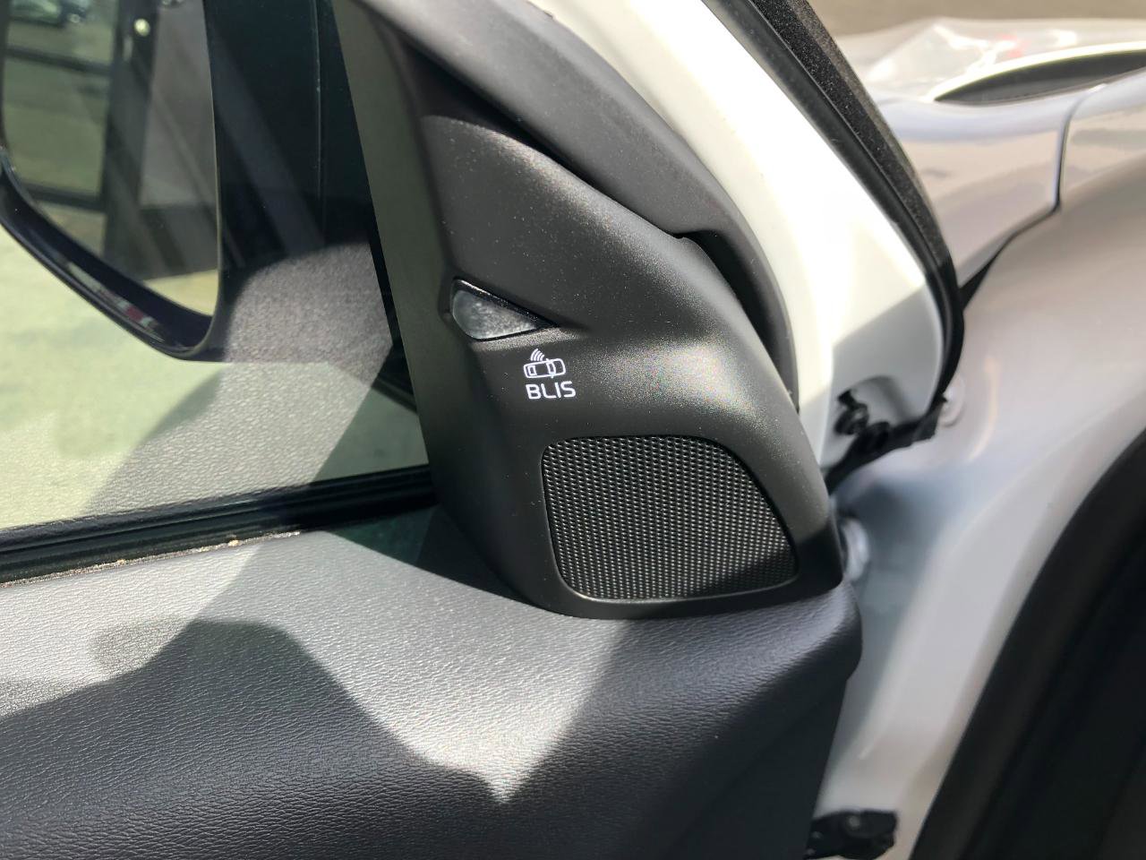 Used 2017 Volvo V60 T5 Cross Country w/ Convenience Package image 11