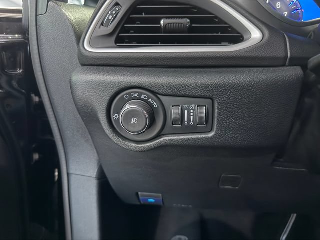 Used 2025 Chrysler Pacifica Select FWD image 27