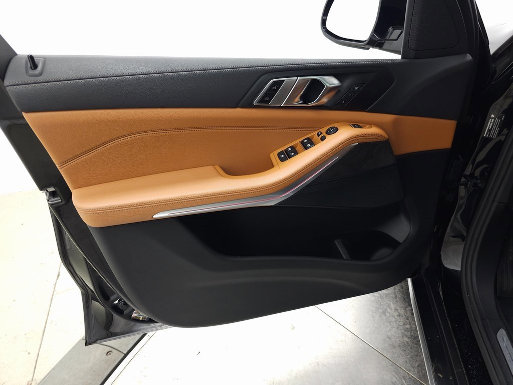 Used 2022 BMW X5 xDrive40i w/ Parking Assistance Package image 16