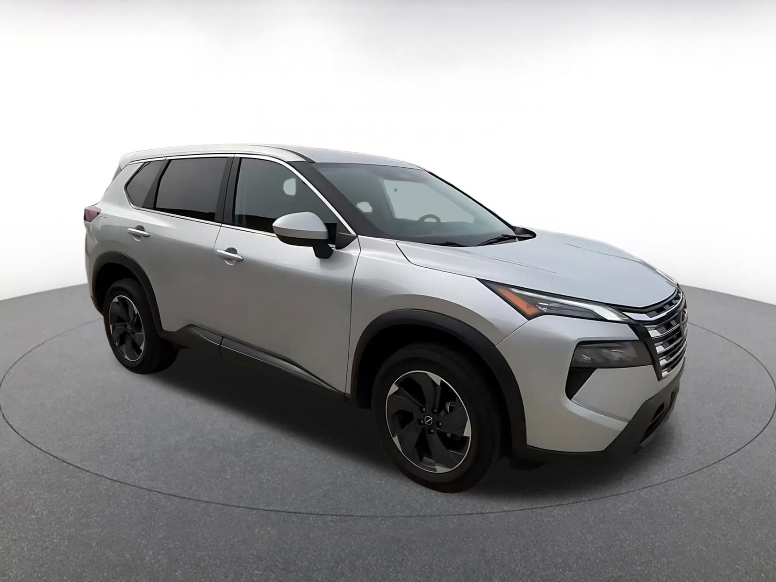 Used 2025 Nissan Rogue SV AWD/4WD image 2