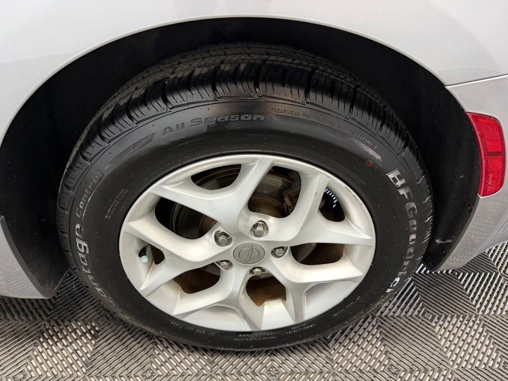 Used 2017 Chrysler Pacifica Touring-L w/ Tire & Wheel Group FWD image 20