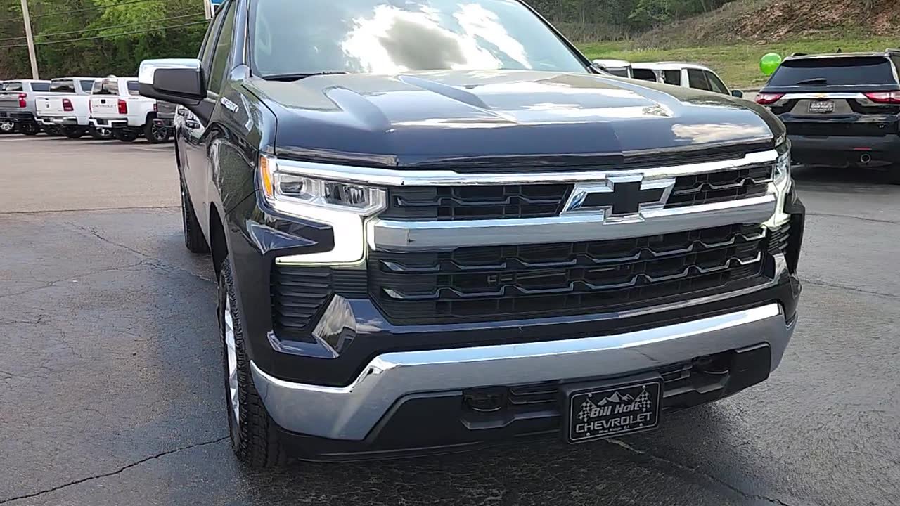 Used 2022 Chevrolet Silverado 1500 LT AWD/4WD image 2