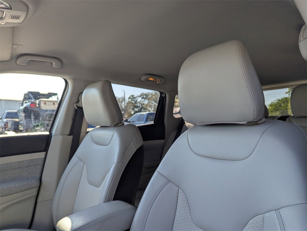 Used 2022 Jeep Compass Latitude image 21