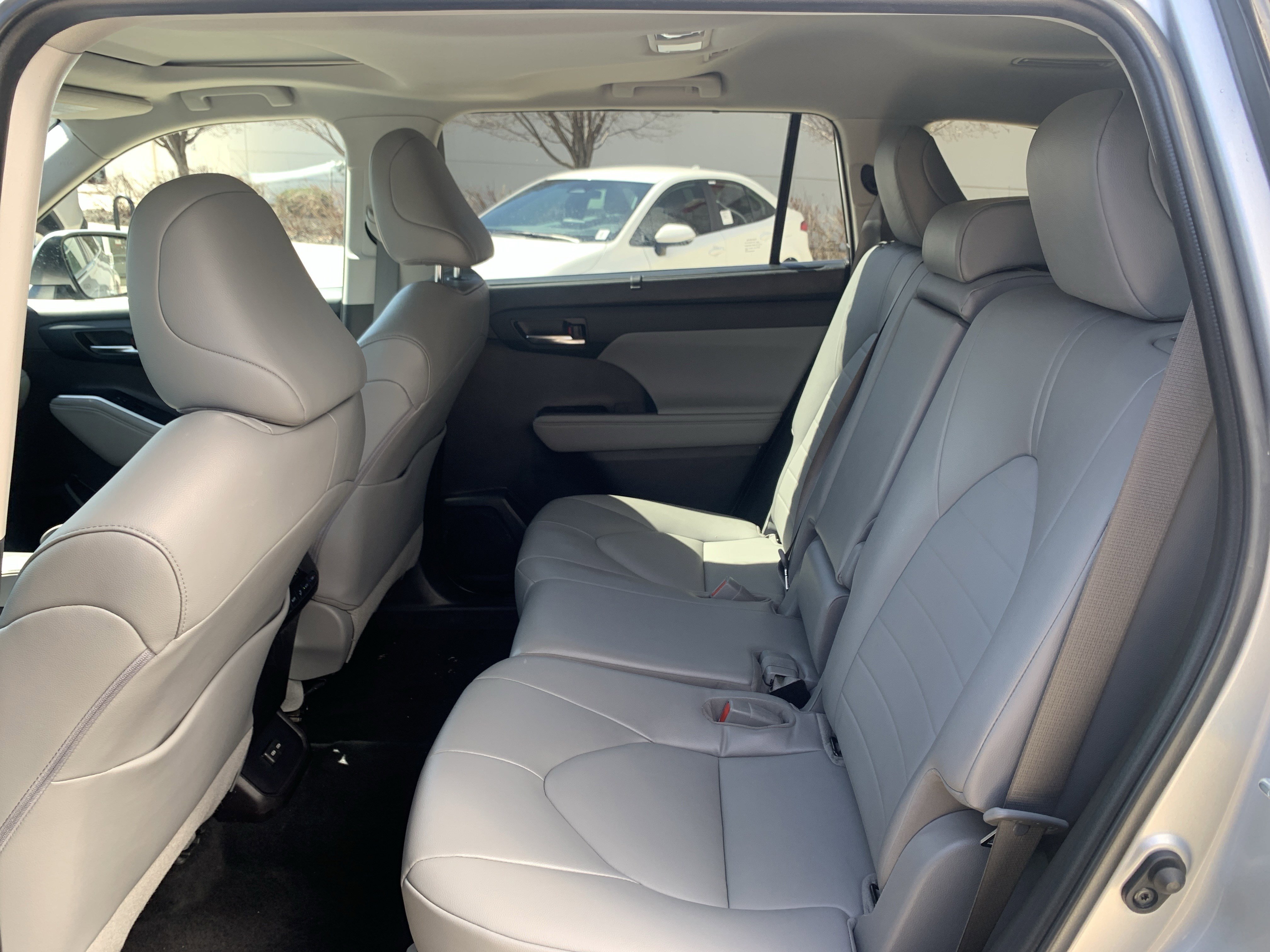 Used 2022 Toyota Highlander XLE image 29