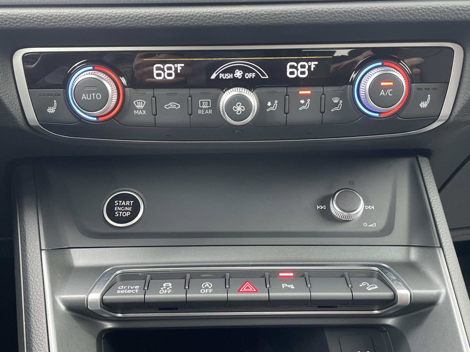 Used 2025 Audi Q3 2.0T Premium Plus w/ Premium Plus Package image 29