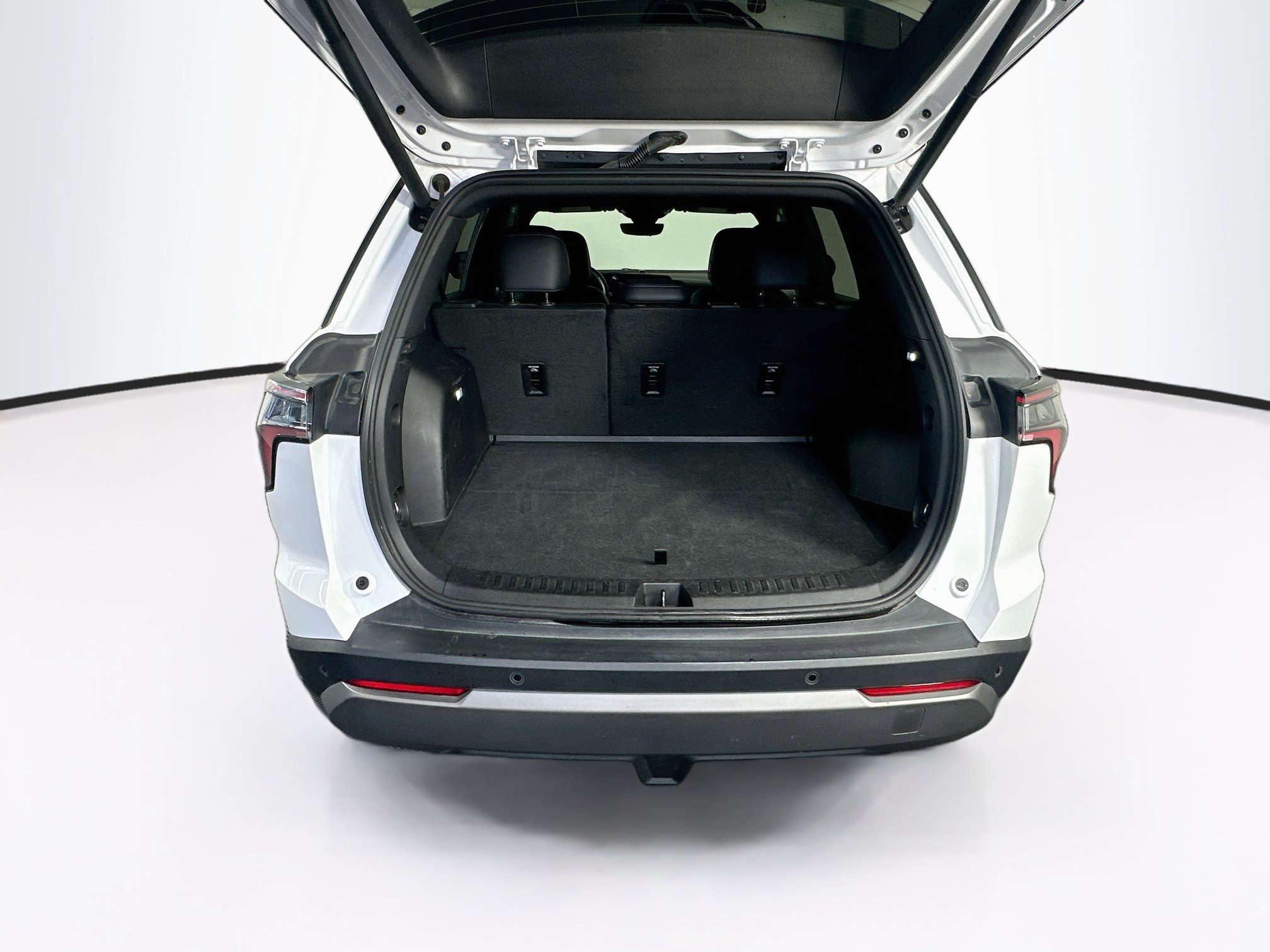 Used 2025 Chevrolet Equinox LT w/ Convenience Package II FWD image 30