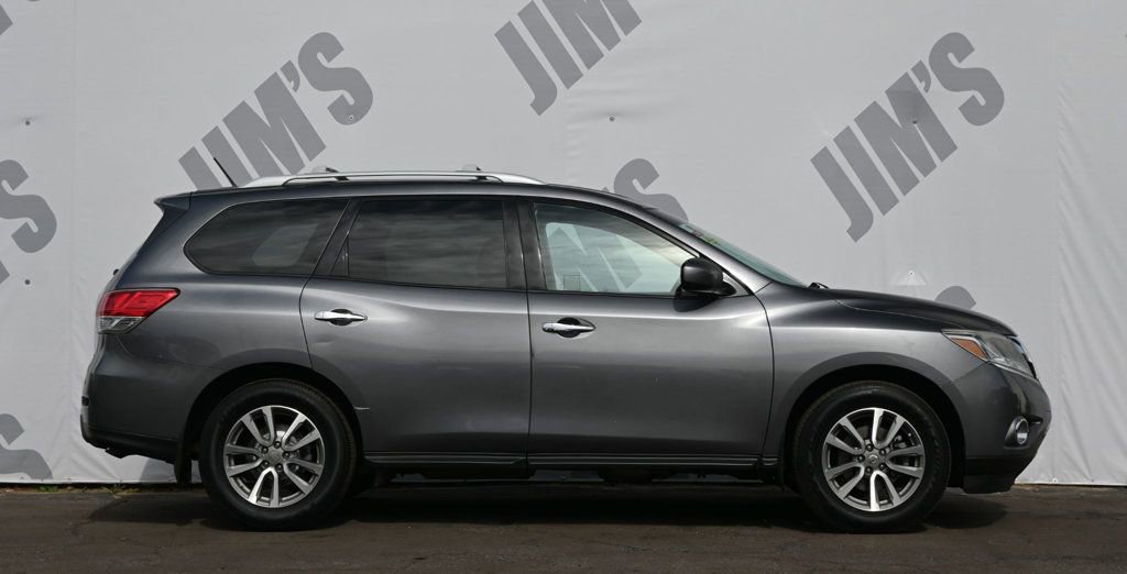 Used 2016 Nissan Pathfinder SV w/ Cargo Package image 4