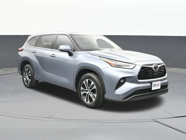 Used 2021 Toyota Highlander XLE FWD image 18