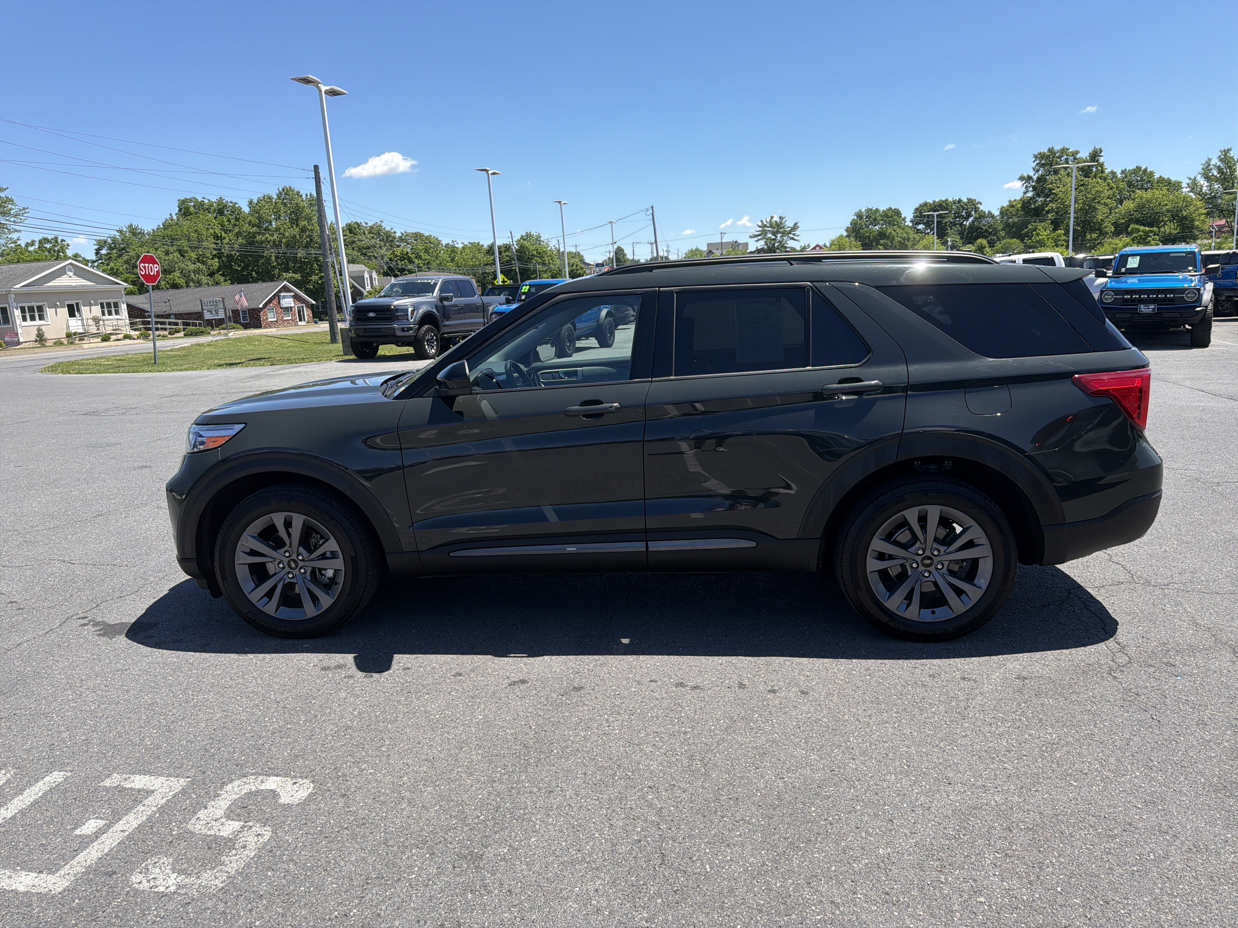 Certified 2024 Ford Explorer XLT w/ Equipment Group 202A AWD/4WD image 7