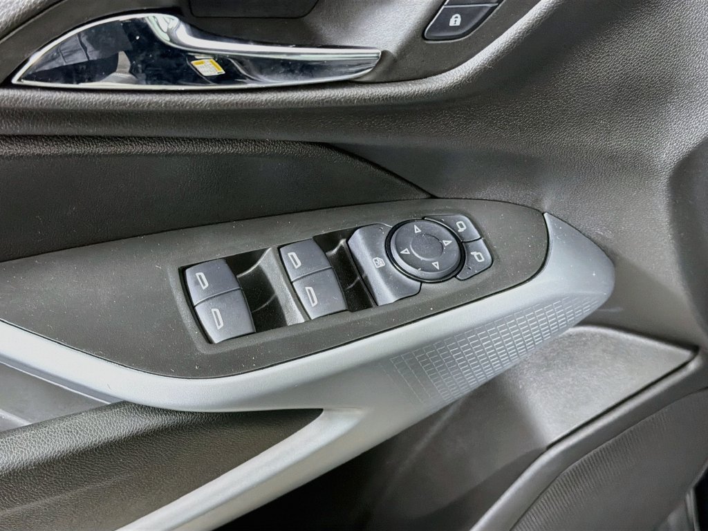 Used 2024 Chevrolet Trax LS FWD image 17