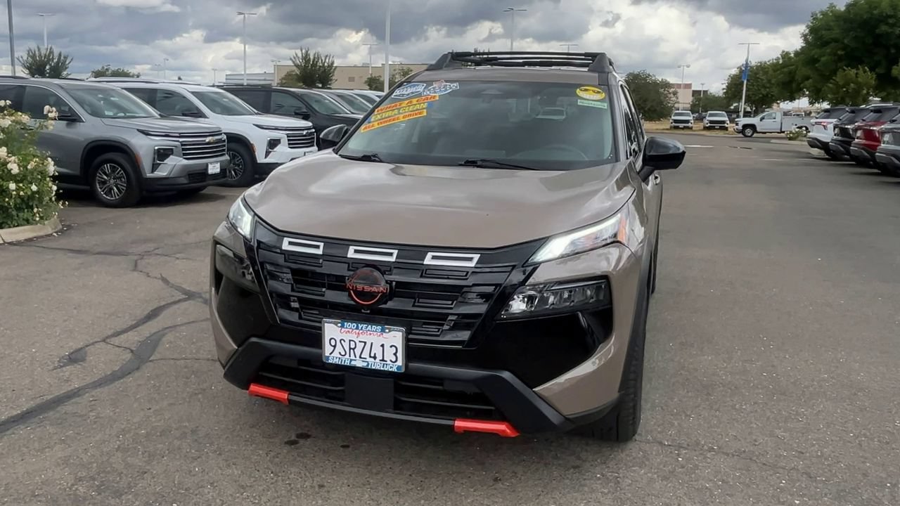Used 2025 Nissan Rogue SV AWD/4WD image 2