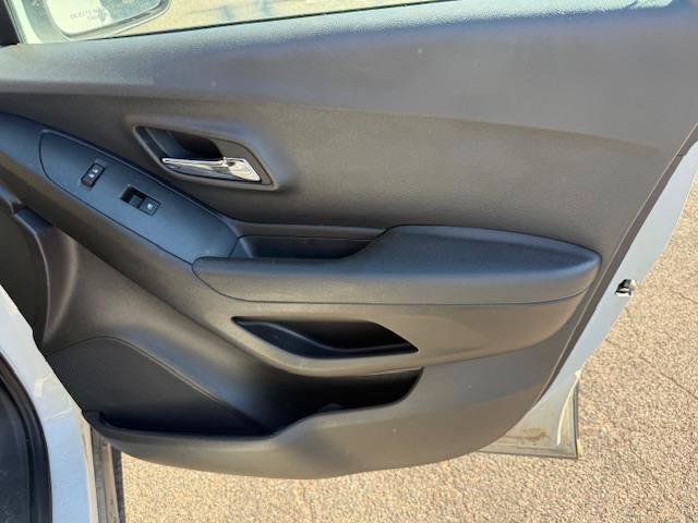 Used 2017 Chevrolet Trax LT image 17
