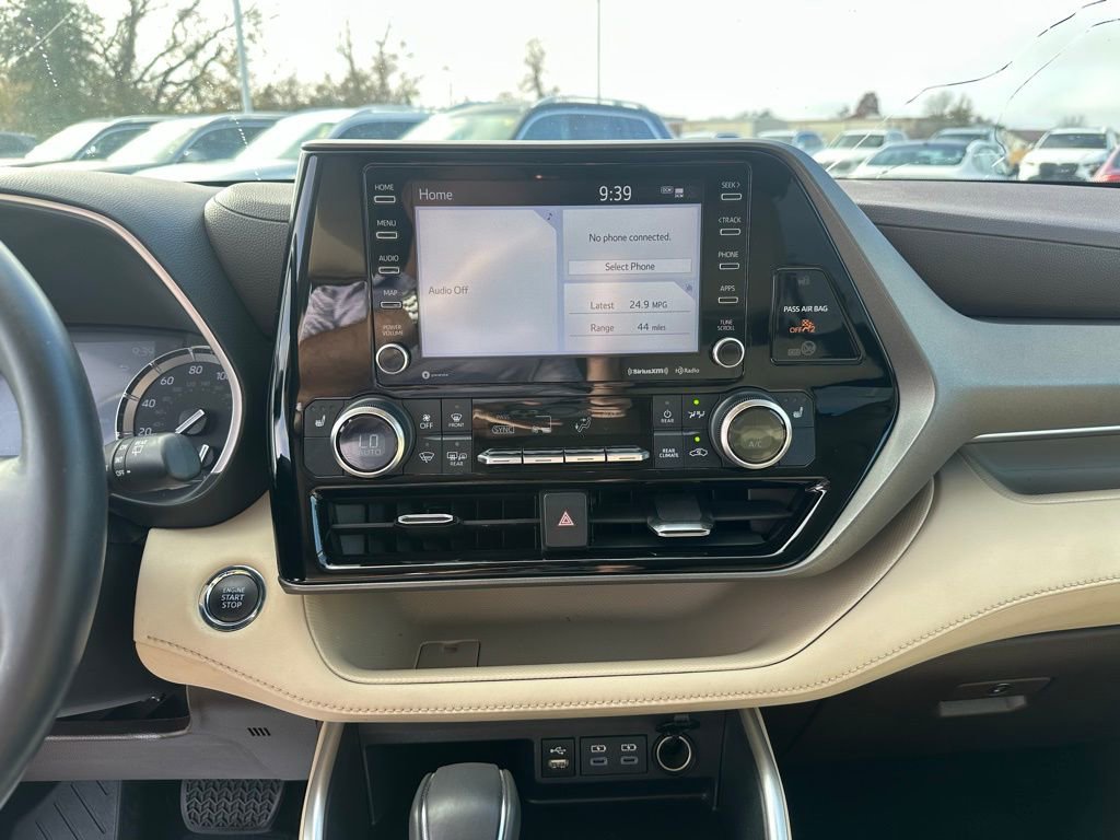 Used 2022 Toyota Highlander XLE image 13