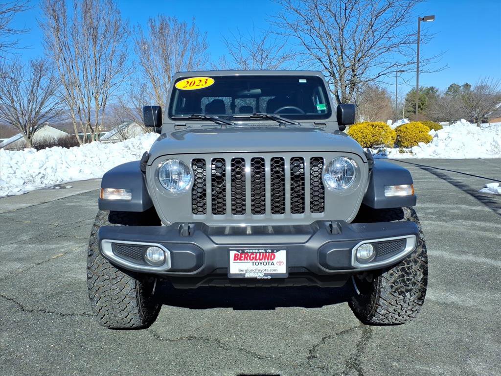 Used 2023 Jeep Gladiator Sport image 8